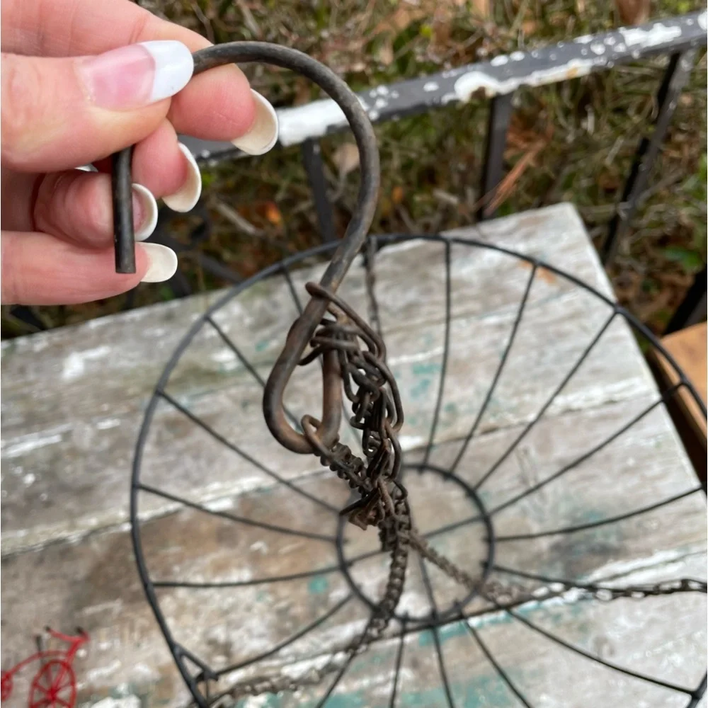 Vintage black metal hanging basket & chain Rustic Farmhouse - Picture 3 of 7